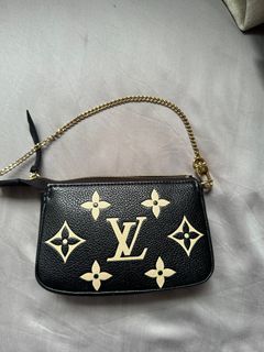 The most high-demand item rn💥 📸@tamara LV multi Pochette: £2400 LV  earrings: £640 #Louisvuitton #lv #lvlover #lvearr…
