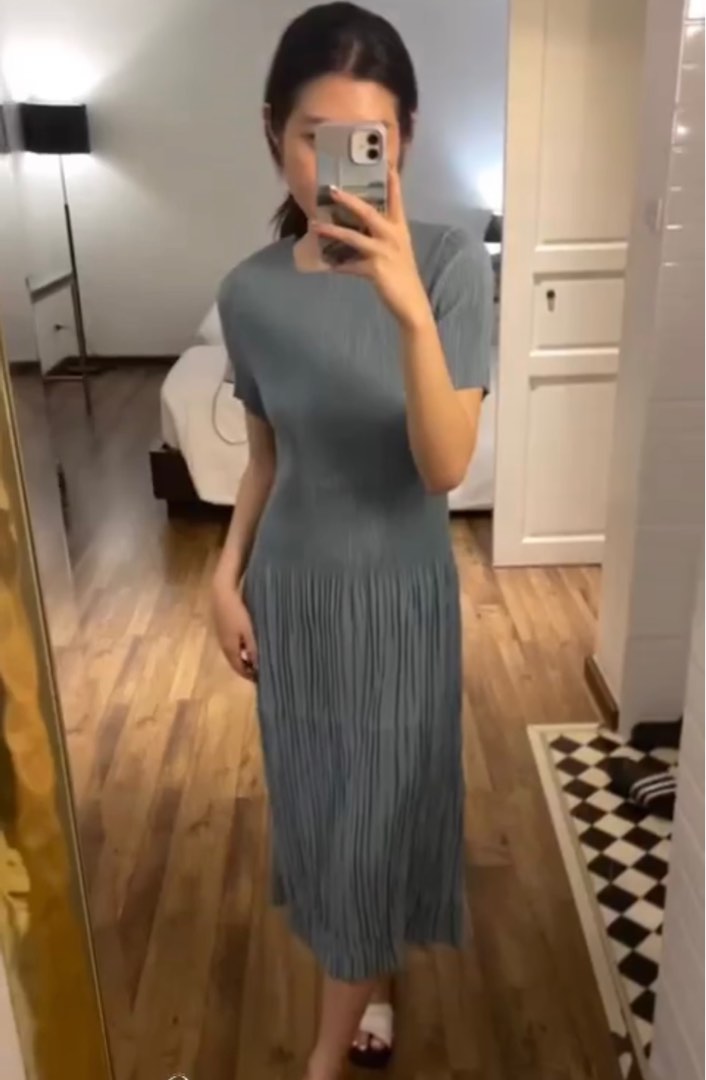 New Bangkok Pleats Pleated Dress in Dusty Blue, Fesyen Wanita, Pakaian