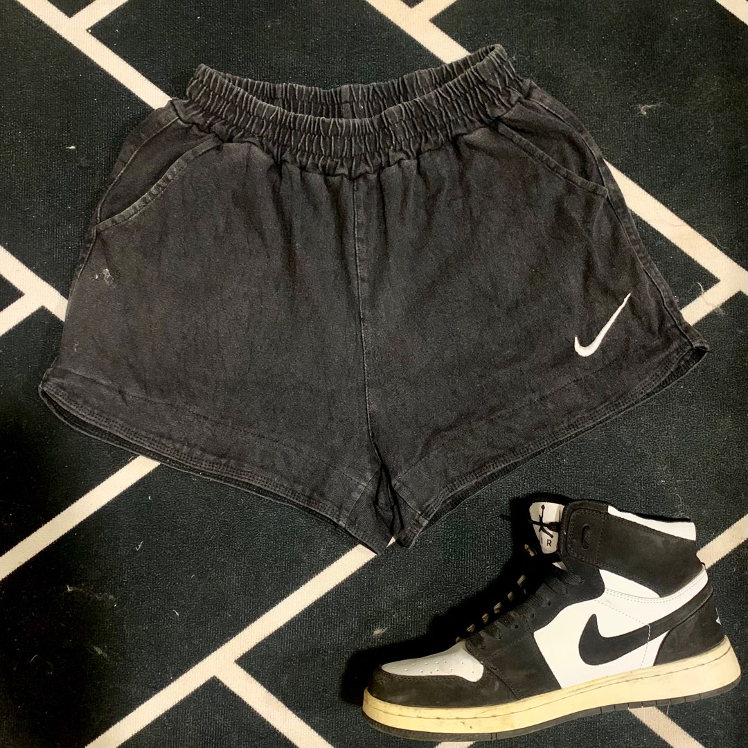 short nike big swoosh