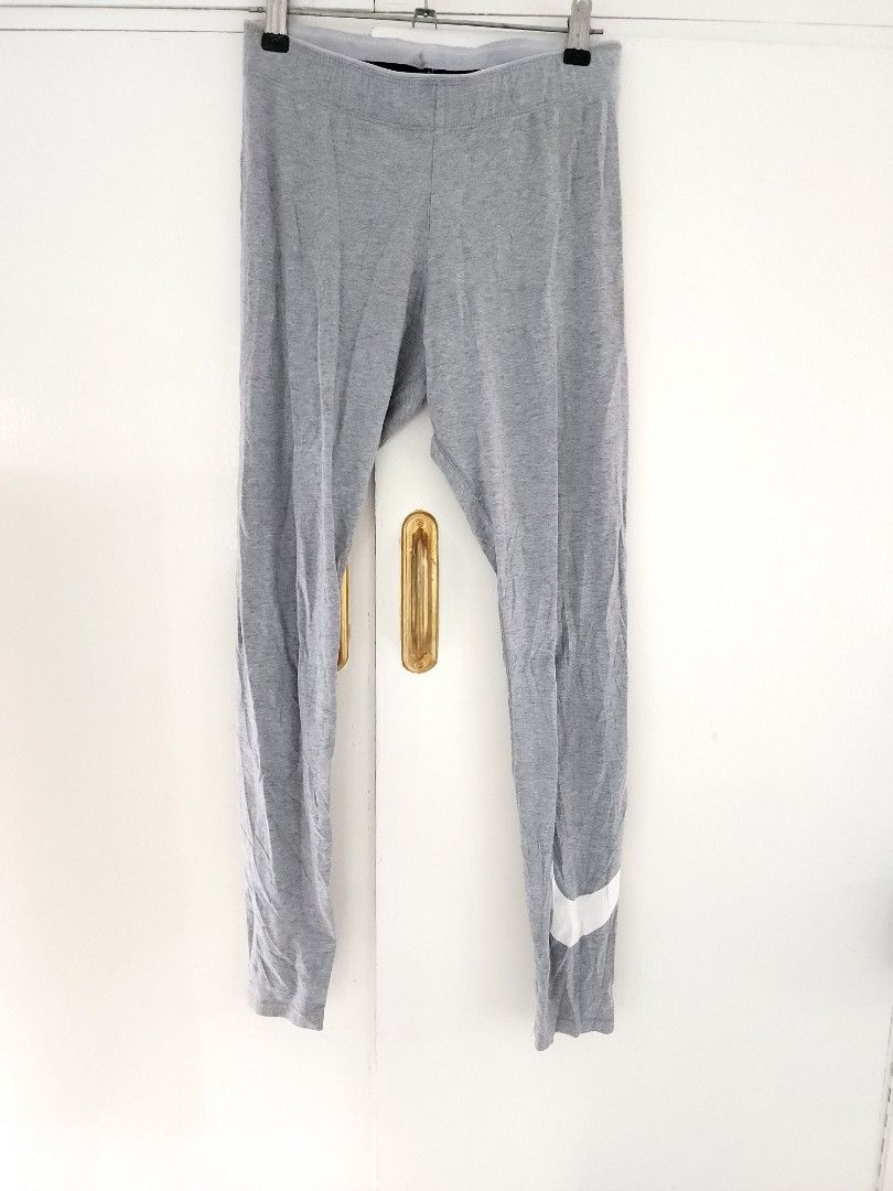 Nike Light Gray Stretchy Leggings Small in size, Women's Fashion,  Activewear on Carousell