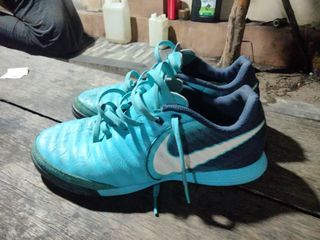 Sepatu futsal Nike Tiempo