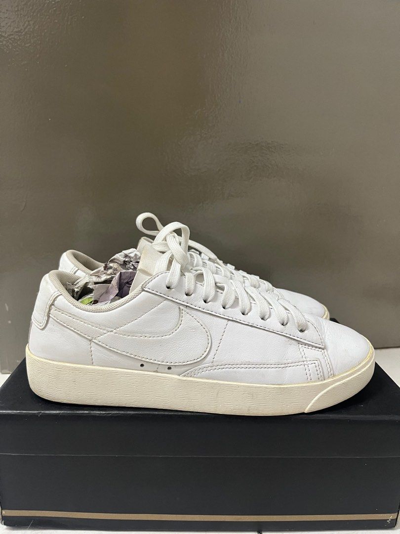 trendy white nike sneakers womens