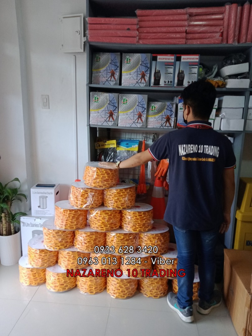 HEAVY DUTY PLASTIC STANCHION 4 PCS SET (YELLOW) 50' WHITE & ORANGE CHAIN, CROWD CONTROL CENTER