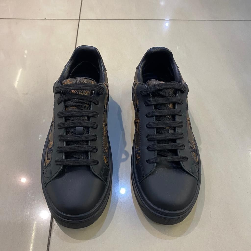 SEPATU LOUIS VUITTON PARIS 0139 ITALY (Size 40), Fesyen Pria, Sepatu ,  Sneakers di Carousell