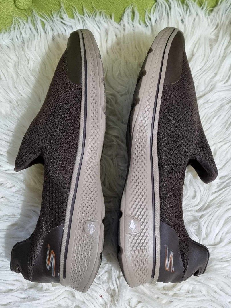 Skechers go hotsell walk chocolate