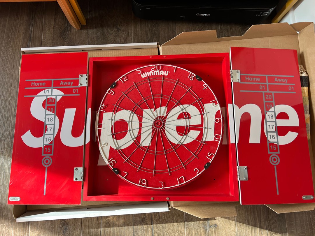 Supreme Winmau Dartboard Set 飛鏢靶99.9%new, 興趣及遊戲, 玩具