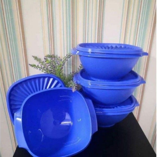 Tupperware bread keeper / saver, Furniture & Home Living, Kitchenware &  Tableware, Food Organisation & Storage on Carousell