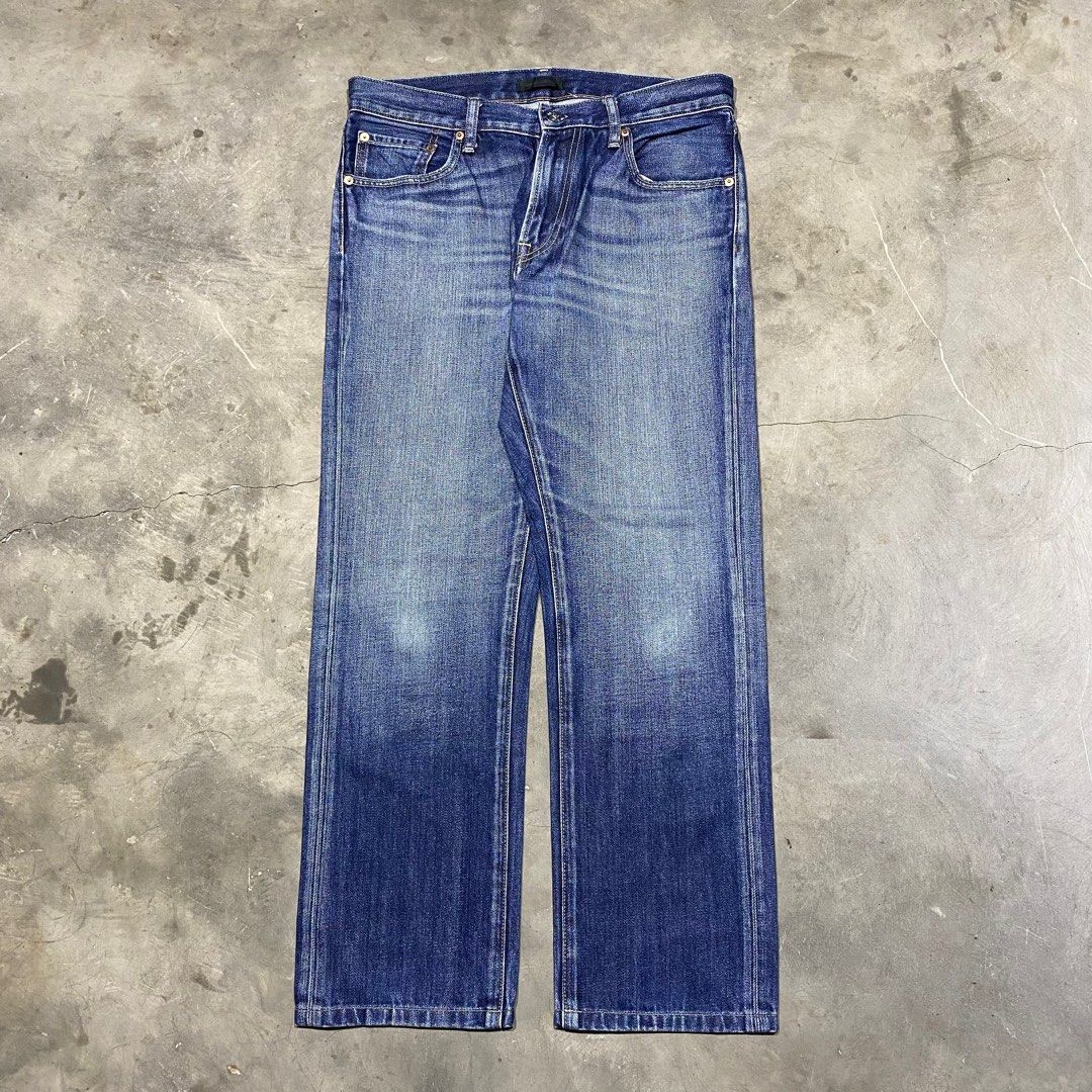 Levis vs sale uniqlo