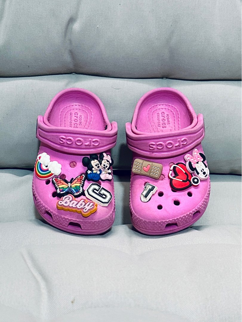 C7 Crocs Kids Classic Clog in Pink with free jibbitz, Babies & Kids