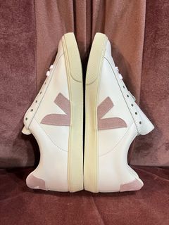 Veja Womens Esplar Leather Extra White in color Babe size 7W