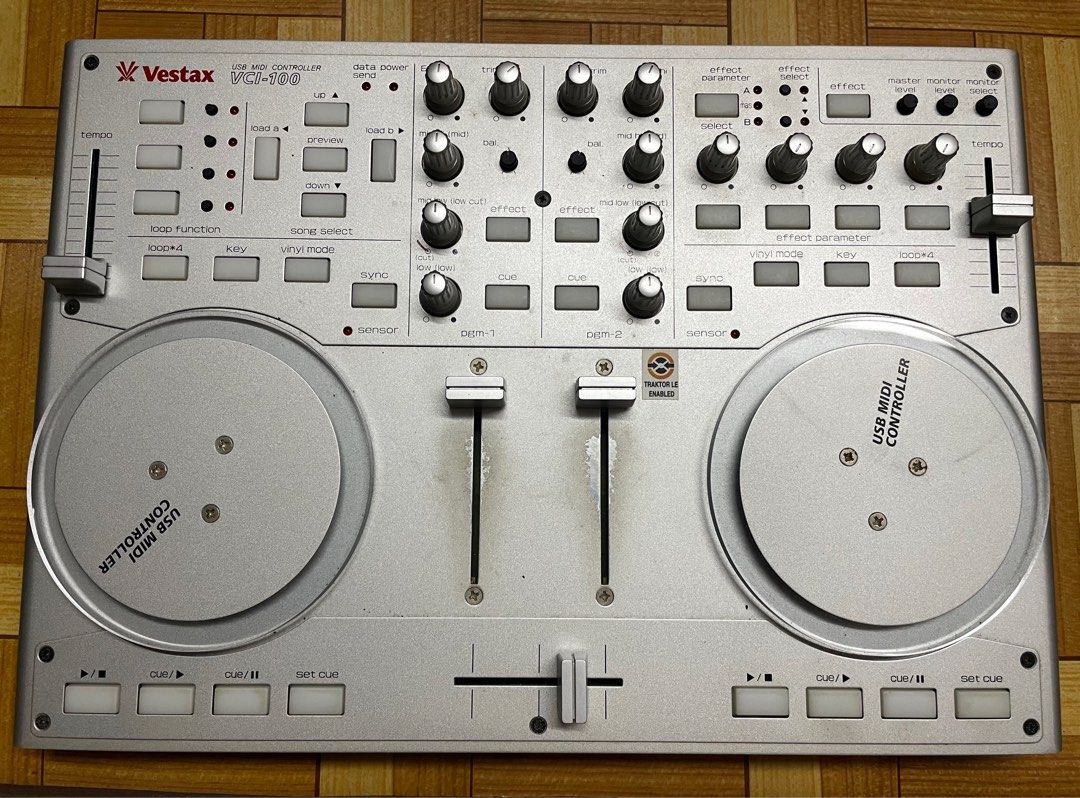 Vestax VCI-100, 興趣及遊戲, 音樂、樂器& 配件, 樂器- Carousell