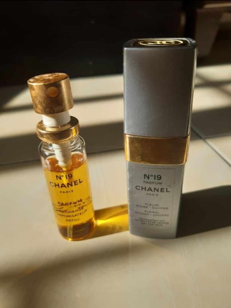 Vintage Chanel N°19 Pure Parfum Extrait 15ml Refillable Spray, Beauty &  Personal Care, Fragrance & Deodorants on Carousell