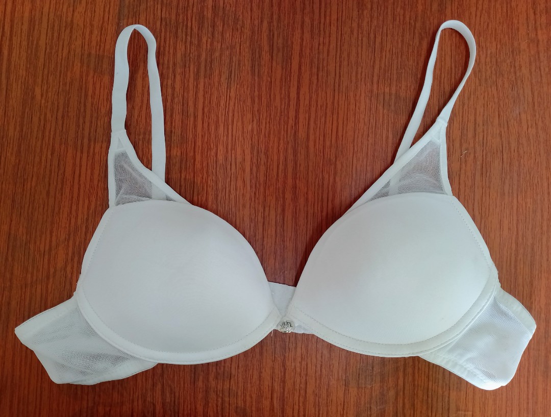 The original strapless lace Wonderbra, Women's Fashion, New Undergarments &  Loungewear on Carousell