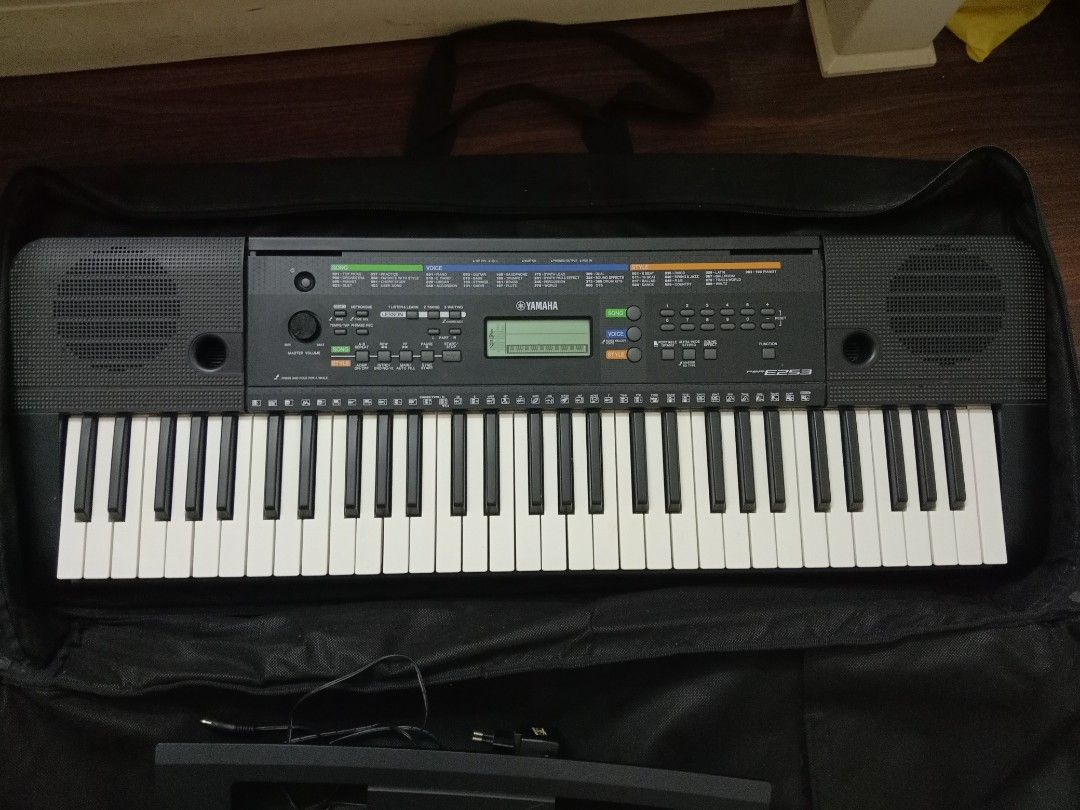 Yamaha keyboard Psr e253, Hobbies & Toys, Music & Media, Musical
