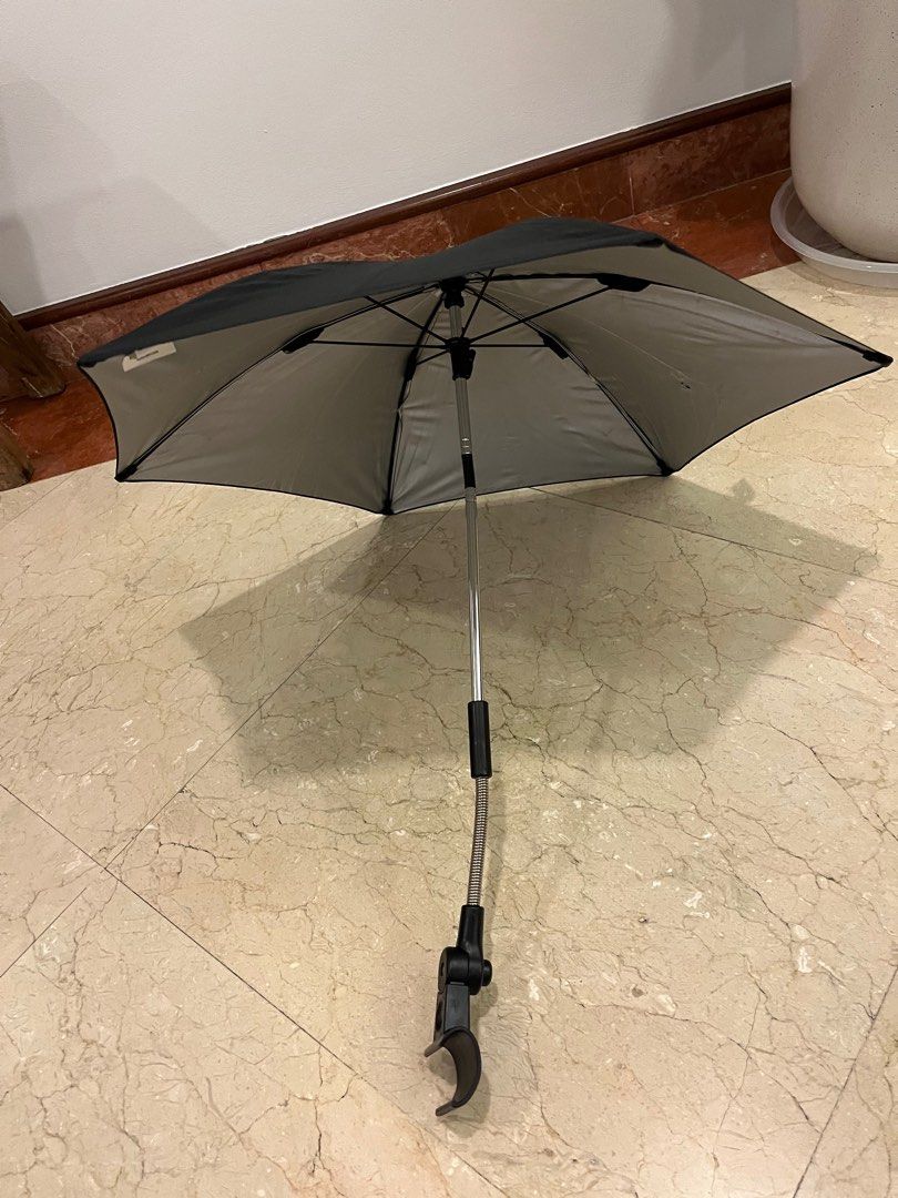 Yoyo umbrella, Hobbies & Toys, Travel, Umbrellas on Carousell
