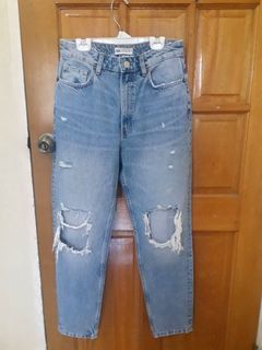 Zara Ankle-length Distressed Mom Jeans