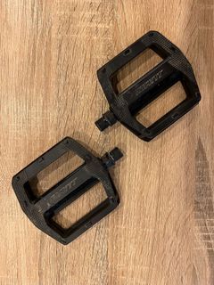 1 x Giant & 2 x Race Work Pedals (Free Grips)
