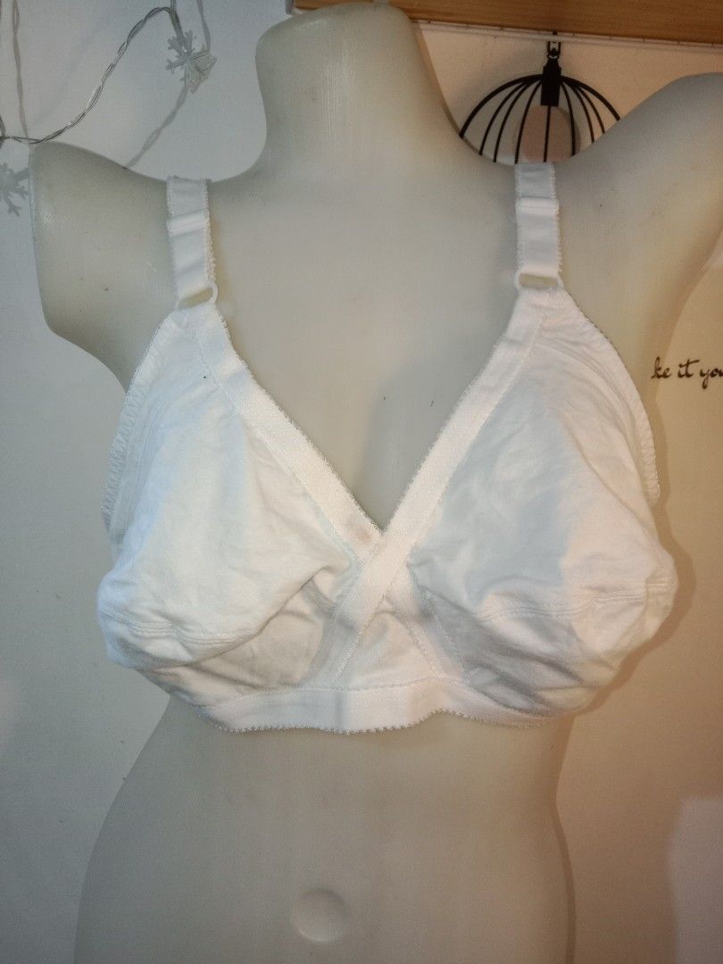 44a Cotton white bra not padded nonwire, Women's Fashion, Undergarments &  Loungewear on Carousell