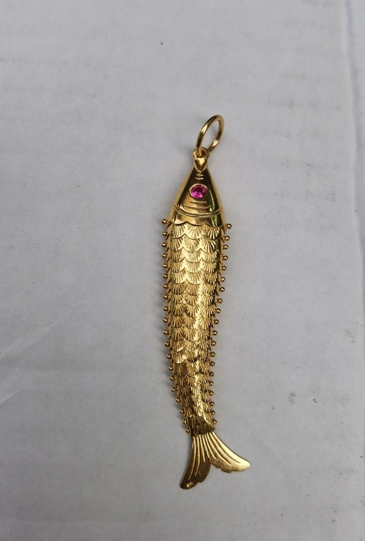 916 gold fish pendant