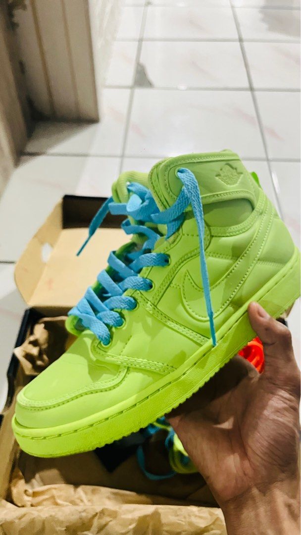 Aj1 (Category: Sneakers) located in Batang Berjuntai. Submitted by prelovepersonal (Listing ID 1262105708, Image 3). Description: Woman sizing uk4.5.