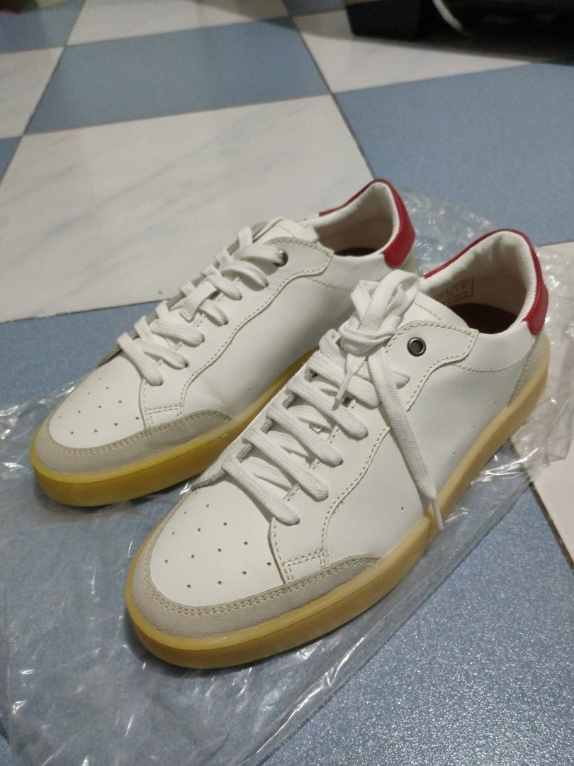 Mr b's sneakers top