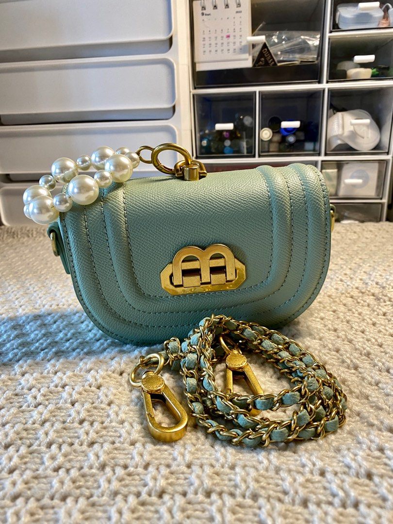 Green colour hand top bag