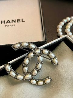 Vintage Chanel pin brooch ribbon camellia pearl dangle