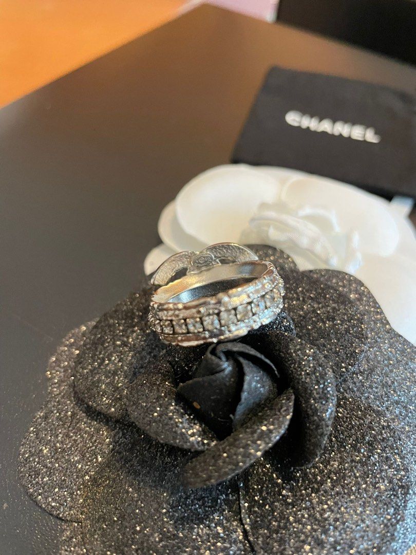 Chanel logo ring discount silver