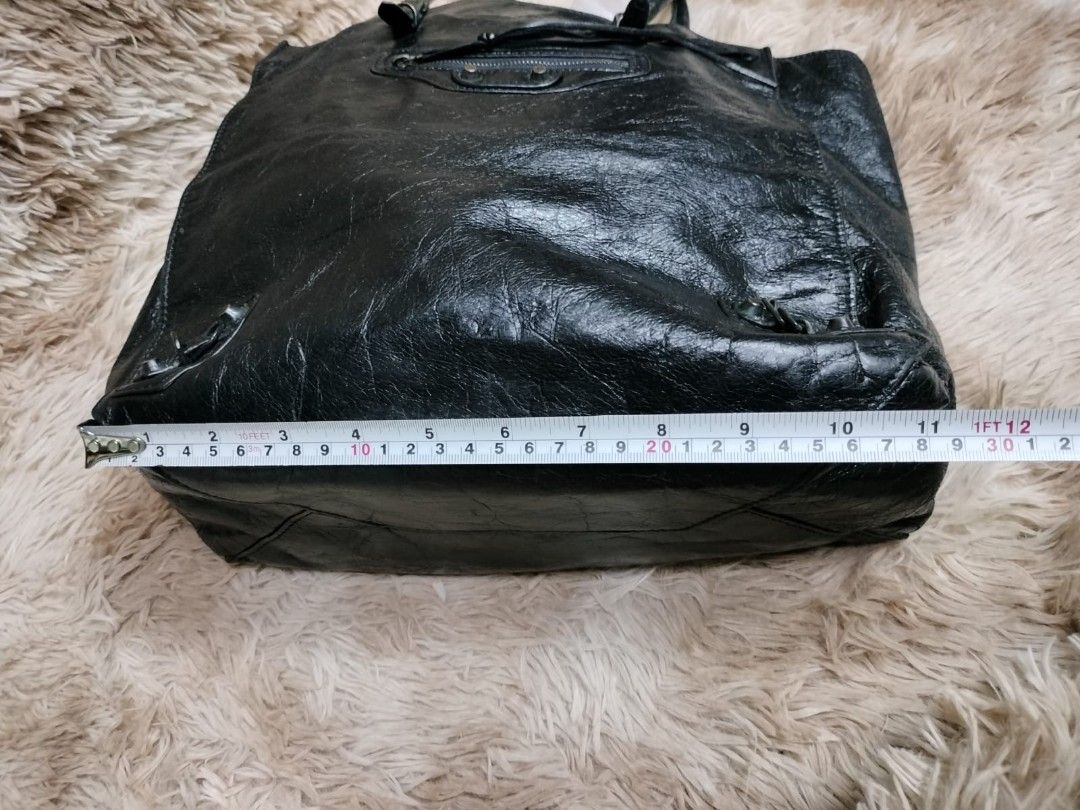 Pre-order SALE‼️ Balenciaga A4 Papier Tote Large Size Black, Luxury, Bags &  Wallets on Carousell