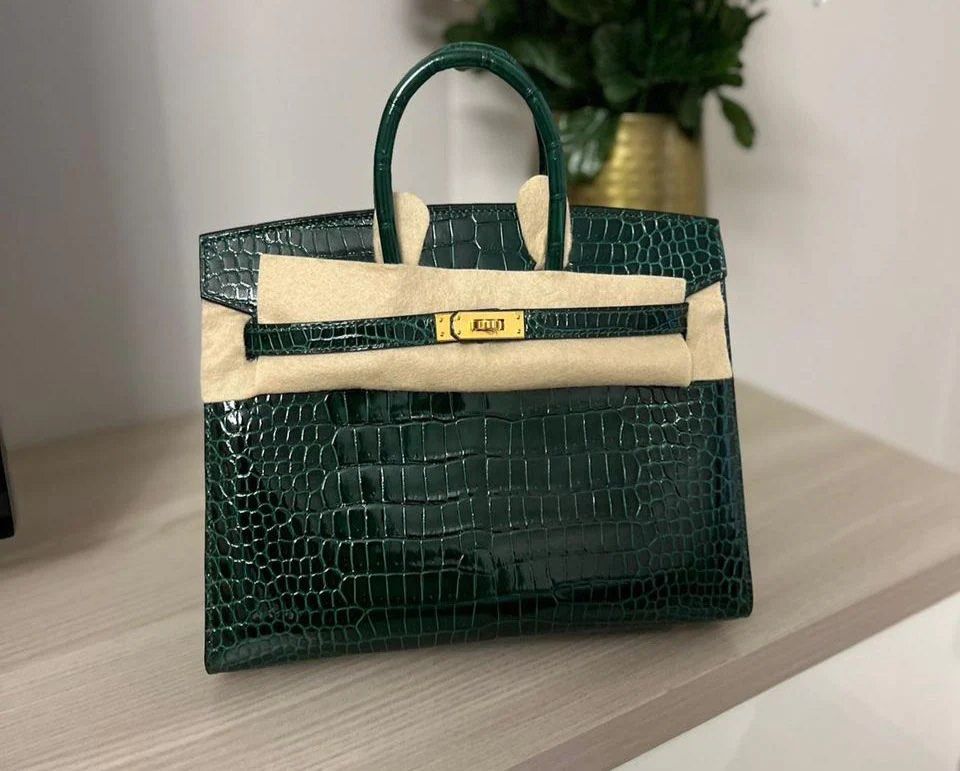 Hermes Kelly 25 in vert fonce Togo ghw, Luxury, Bags & Wallets on Carousell