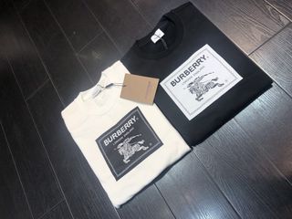 BN Authentic Burberry Cotton Casual Round Neck Sweatshirt With War Horse Knight Label On Front Chest