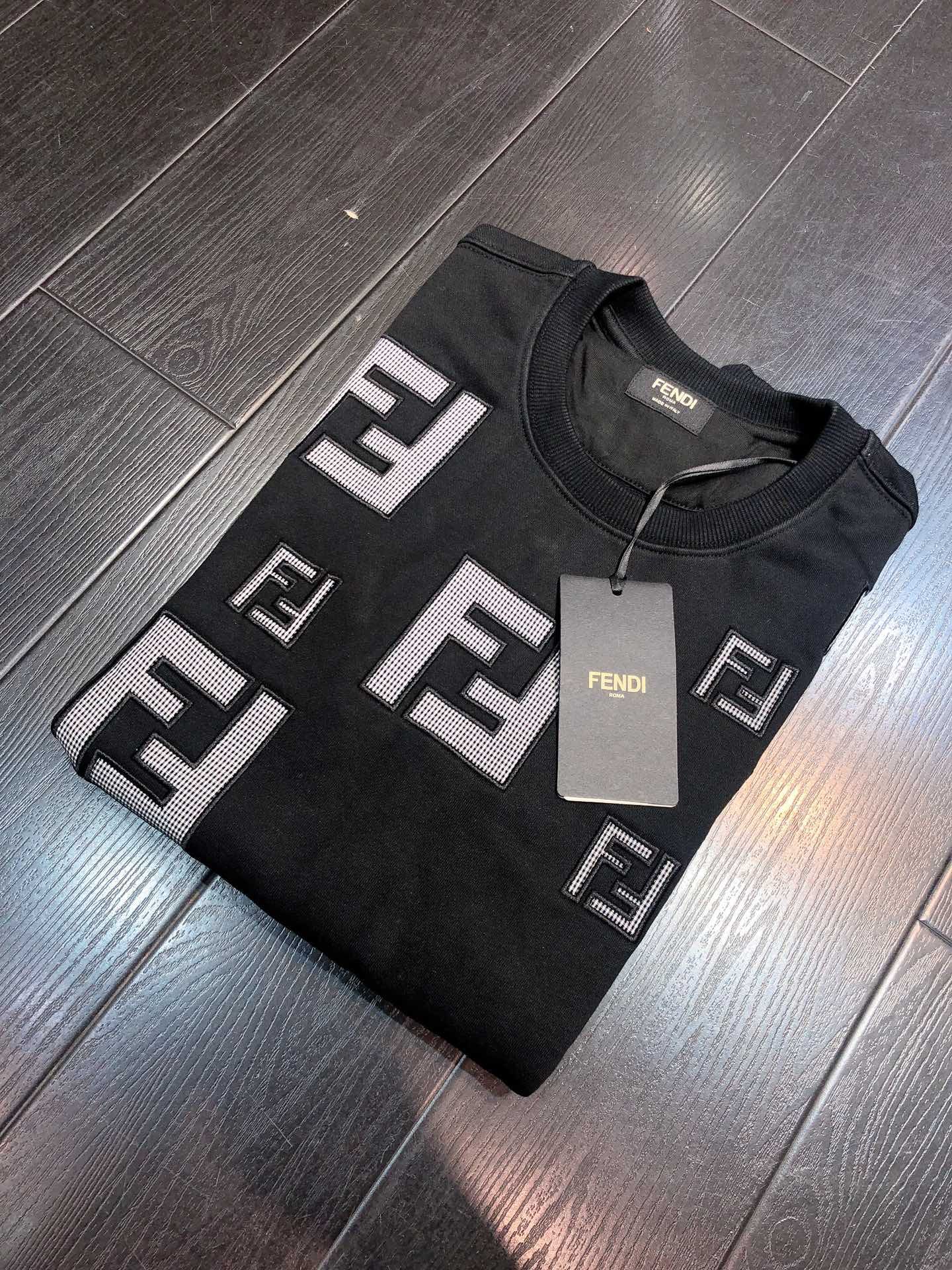 BN Authentic Fendi Men s Sweatshirt Crewneck Sweatshirt