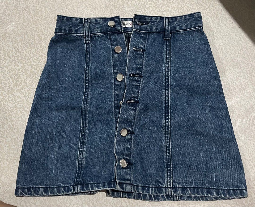 A new cheap day denim skirt