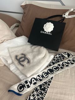 Chanel 滿版絲巾