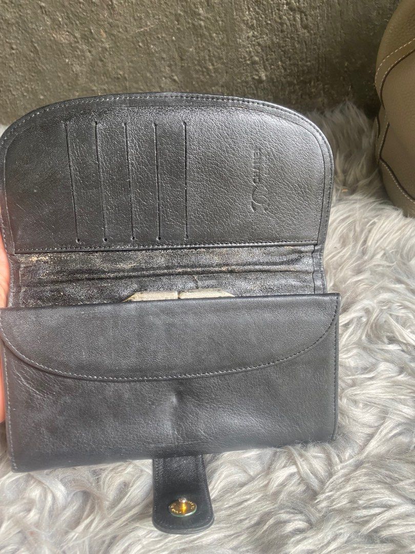 CHANEL VINTAGE BIFOLD WALLET (Category: Luxury Bags & Wallets) located in Bacolod City. Submitted by chuchaystuffs (Listing ID 1261987967, Image 3). Description: From Japan surplus , wla ako makita holo pro sabi ng suplier ko this is Orig pro pa double check nyo to make sure . See pics for reference my onting fade inside lng.