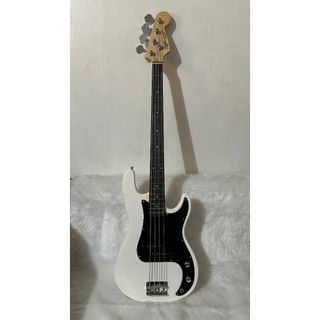 Clifton 4-string White Precision Bass Guitar and RJ 20 watts Bass Amplifier
