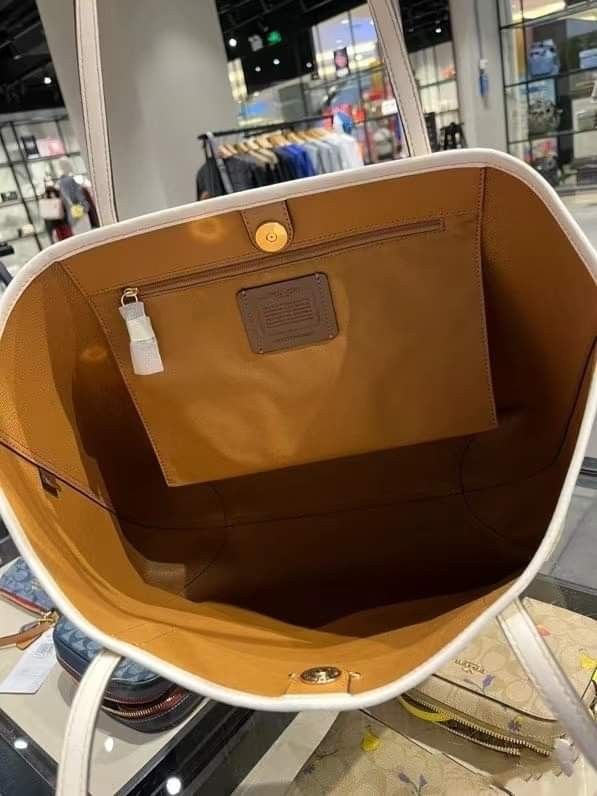 COACH CITY TOTE IN SIGNATURE CANVAS WITH DREAMY VEGGIE HORSE AND