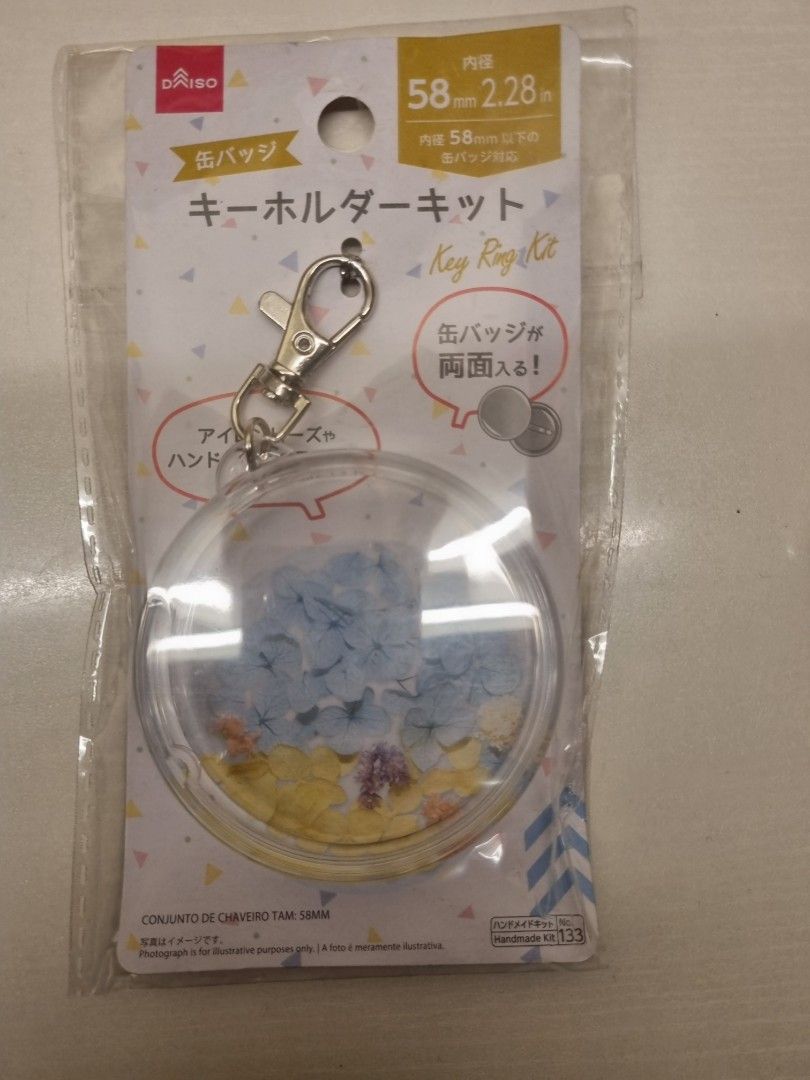Daiso acrylic badge keychain display, Hobbies & Toys, Memorabilia
