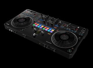 DDJ-REV5
Scratch-style 2-channel performance DJ controller (black)