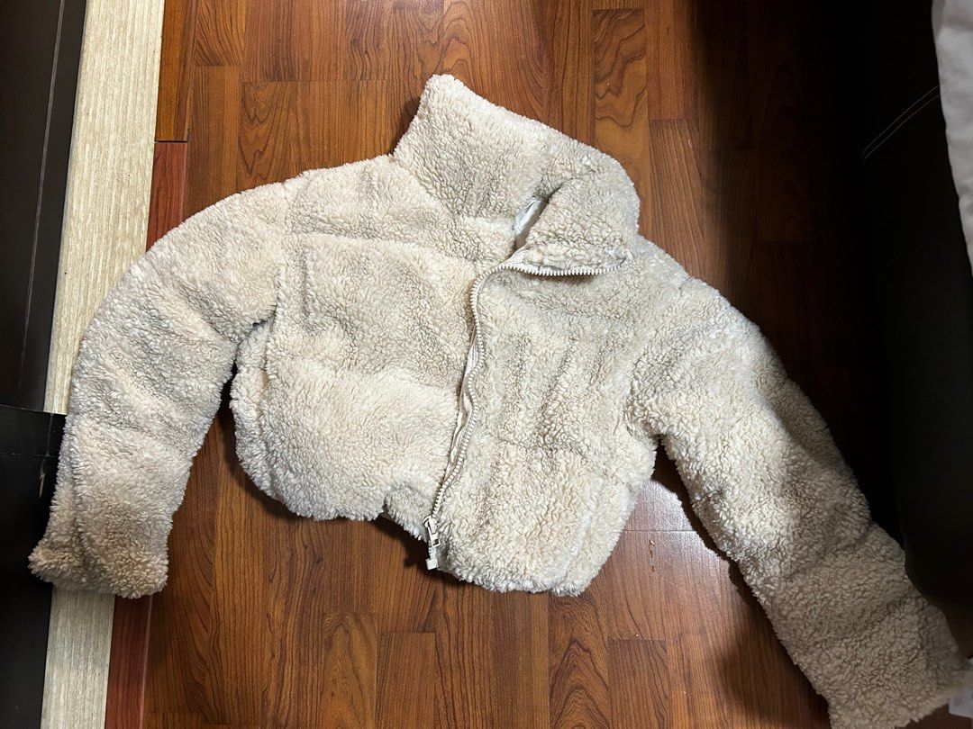 Fleeced Jacket (Category: Coats, Jackets and Outerwear) located in Singapore. Submitted by superbunnyh (Listing ID 1262116539, Image 3). Description: .