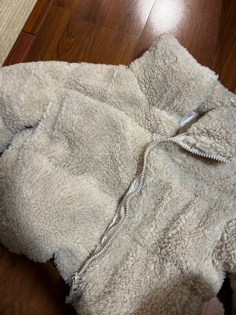 Fleeced Jacket (Category: Coats, Jackets and Outerwear) located in Singapore. Submitted by superbunnyh (Listing ID 1262116539, Image 1). Description: .
