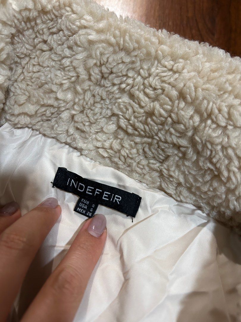 Fleeced Jacket (Category: Coats, Jackets and Outerwear) located in Singapore. Submitted by superbunnyh (Listing ID 1262116539, Image 2). Description: .