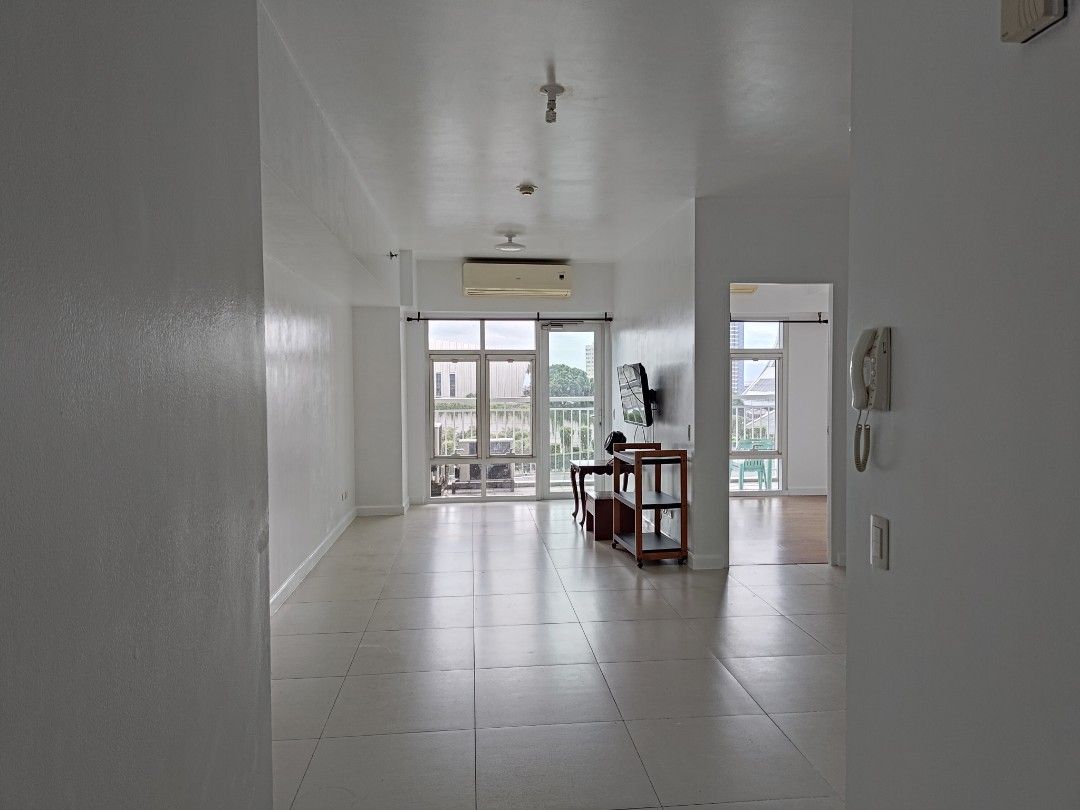 [FOR RENT] 2BR Red Oak - Two Serendra BGC (Category: Apartments & Condos) located in Quezon City. Submitted by dangoshop (Listing ID 1262118345, Image 3). Description: Condo Name: Two Serendra, Red Oak City: Bonifacio Global City, Taguig Unit: 2 Bedroom with Balcony, 15th Floor Size: 92 sqm Interior: Semi-Furnished (willing to furnish) Parking: 1 Parking Slot Price: Php 90,000 Additional Notes: - Inclusive of Association Dues - Direct to Owner (o