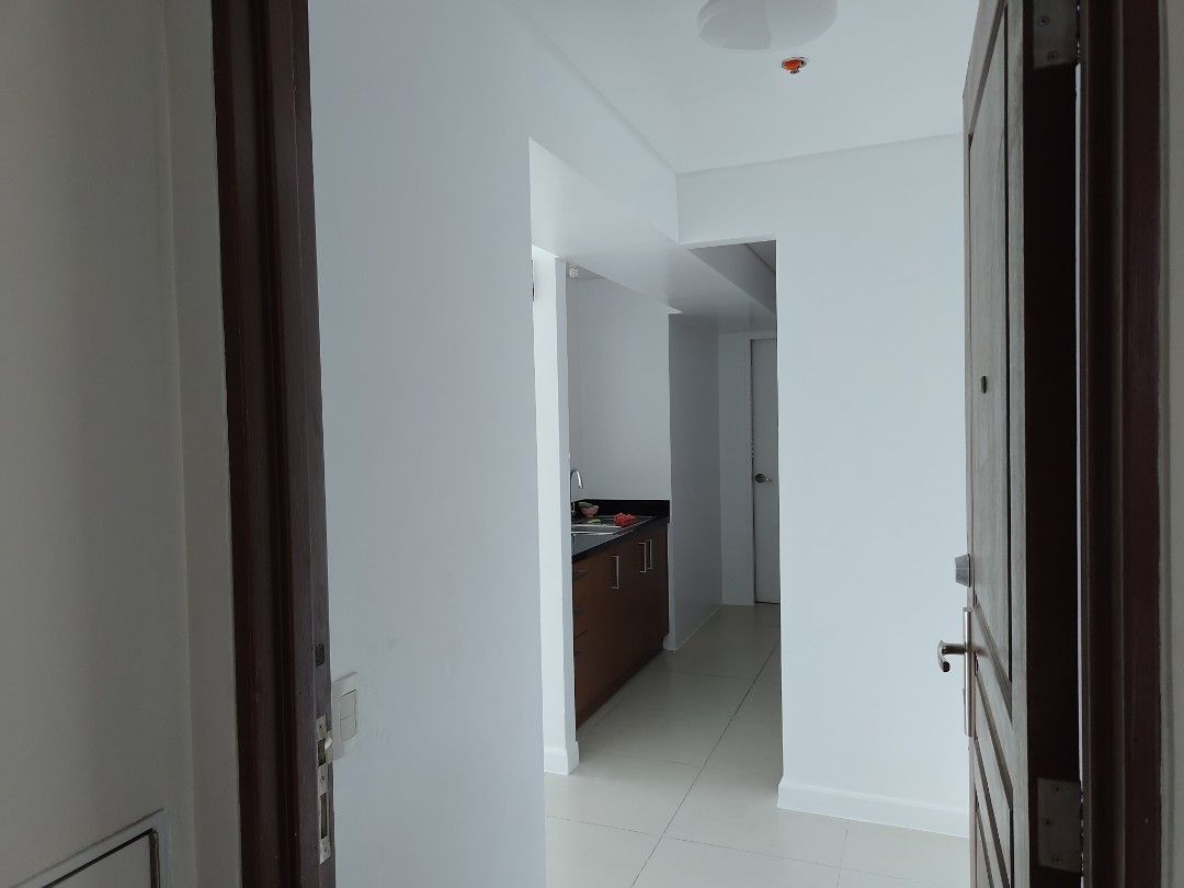 [FOR RENT] 2BR Red Oak - Two Serendra BGC (Category: Apartments & Condos) located in Quezon City. Submitted by dangoshop (Listing ID 1262118345, Image 2). Description: Condo Name: Two Serendra, Red Oak City: Bonifacio Global City, Taguig Unit: 2 Bedroom with Balcony, 15th Floor Size: 92 sqm Interior: Semi-Furnished (willing to furnish) Parking: 1 Parking Slot Price: Php 90,000 Additional Notes: - Inclusive of Association Dues - Direct to Owner (o