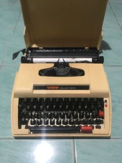 F/S: Brother Deluxe 750TR Typewriter (Vintage)