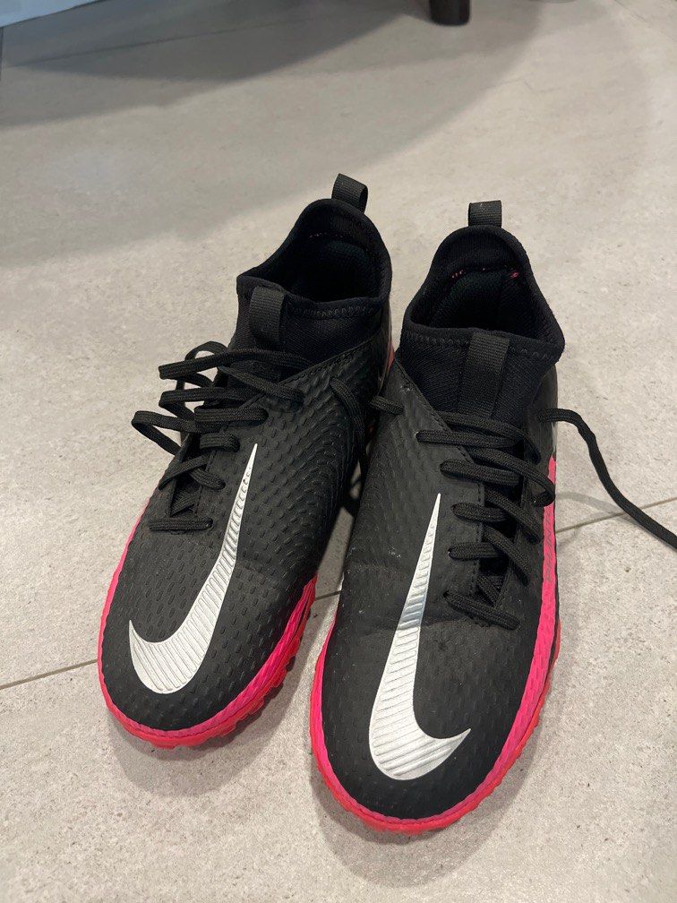 Girls Nike soccer football shoes size 1