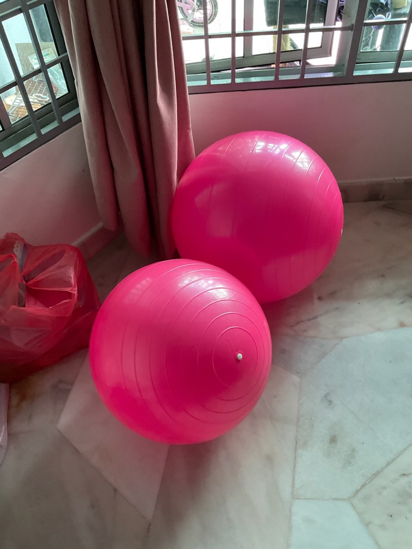 Gym ball ( 1 big, 1 small), Sports Equipment, Exercise & Fitness, Cardio & Fitness Machines on