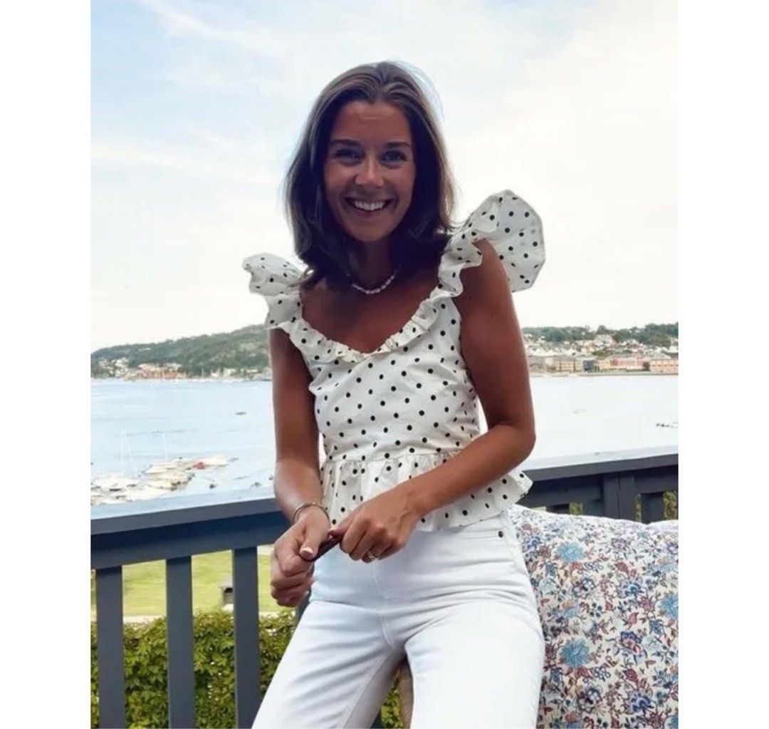H&m spotty deals top