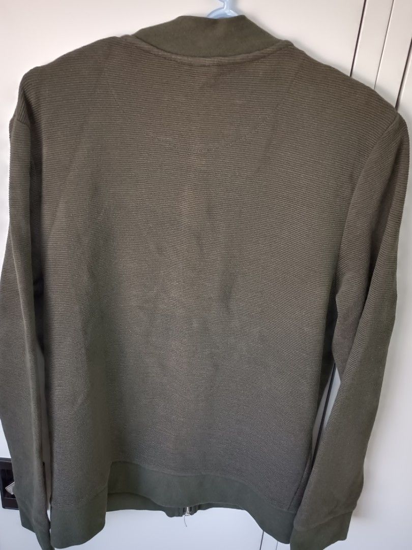 Jacket (Category: Coats, Jackets and Outerwear) located in Singapore. Submitted by merlinlim3388 (Listing ID 1261977398, Image 3). Description: no wear and tear black in colour.
