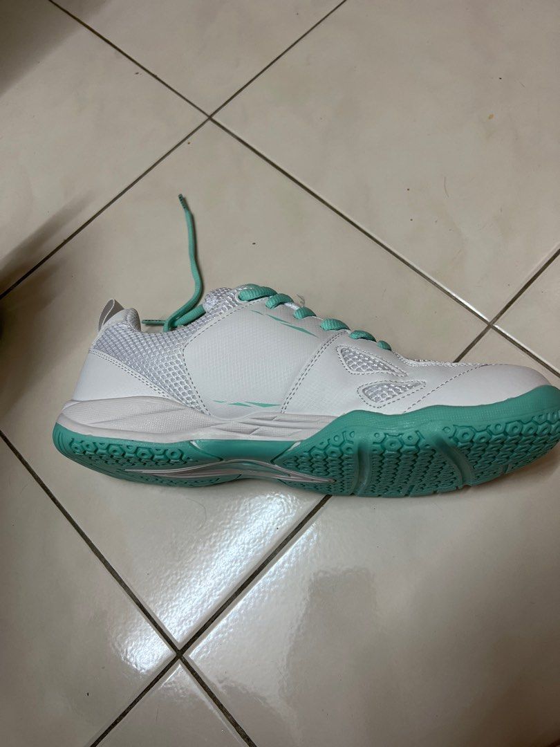 kasut badminton nike